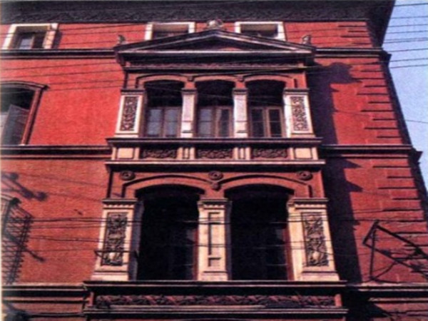 鍥涘窛涓礬澶фゼ閲岄潰灞€閮ㄥ吀闆呯殑甯岃厞寮忔瀯鍥